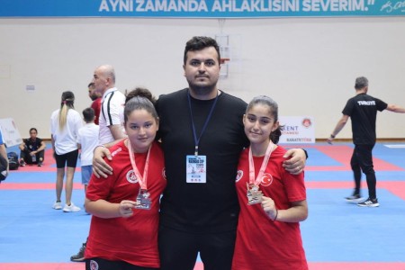 Ülkemize 1 Altın 1 Gümüş Madalya