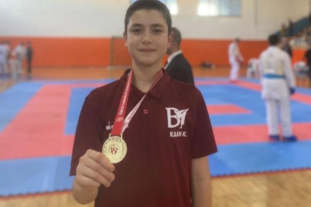 Okul Sporları Müsabakaları'nda Altın Madalya